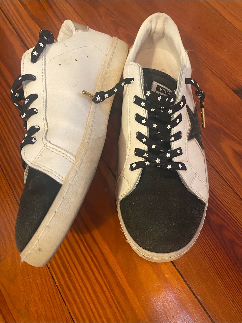 Vintage Havana White and Black Women's Low-Top Star Accent Sneakers